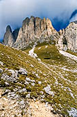 Trekking nel Parco Naturale Puez-Odle. Dall'Alpe Col Raiser (2100 m) alla Val di Funes. 